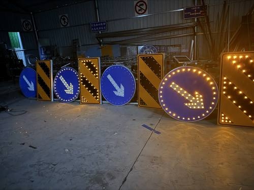 济宁济宁河南太阳能交通标牌 河南自发光交通路标牌厂家